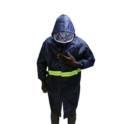 Manteau et combinaison de protection contre la pluie image 1