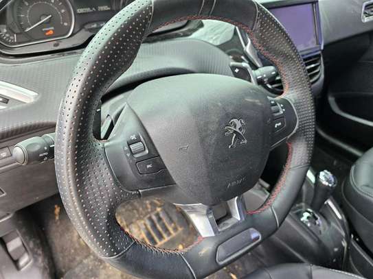 Peugeot 208 image 1