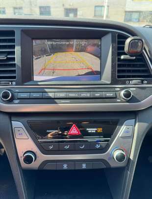 Hyundai élantra image 3