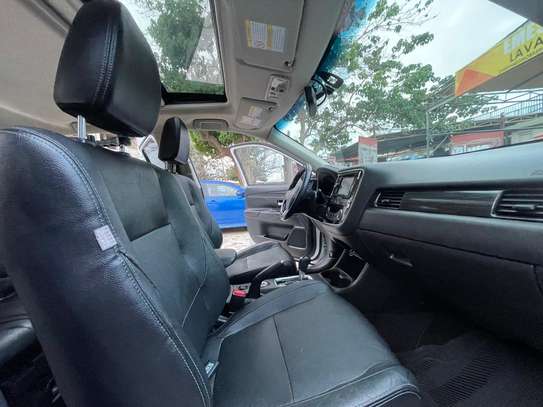 MITSUBISHI OUTLANDER 2016 image 10