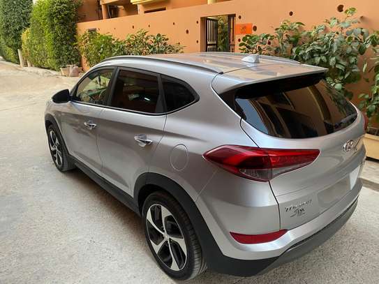 HYUNDAI Tucson LIMITED 4x4 venant image 4
