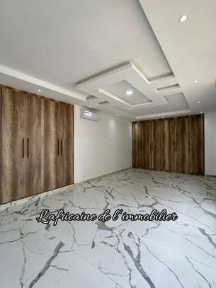 Appartement F4 à louer à la Cité Biagui image 5