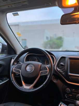 Jeep Cherokee image 10