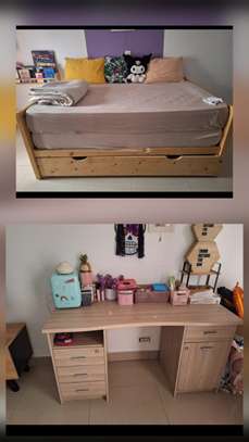 Ensemble lit simple et bureau bois clair image 1