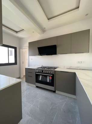 F5 de 352 m² à louer au point e avec les meubles image 6