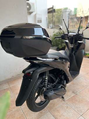 Honda Sh 125cm 2024  venant propre 3800 kilomètre image 2