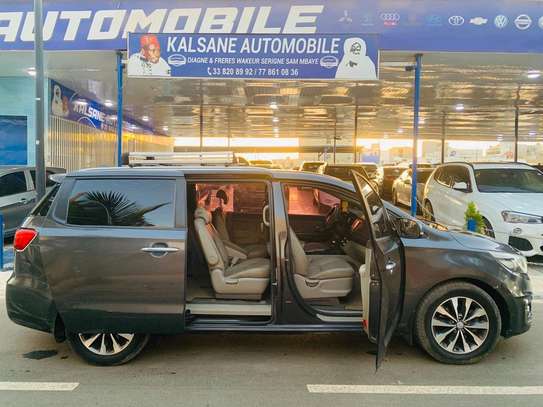 Kia carnival 2017 image 2