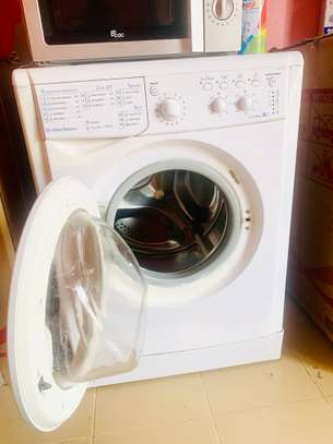 Machine à laver inDesit 6kg venant image 2