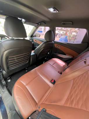 SsangYong Tivoli compacte 5 portes bleu foncé image 5