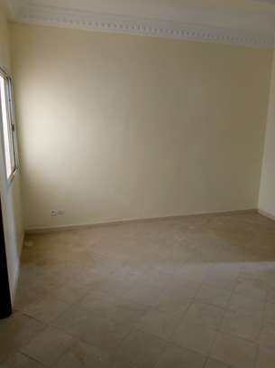 Appartement F4 à louer à la cité Djily Mbaye image 4