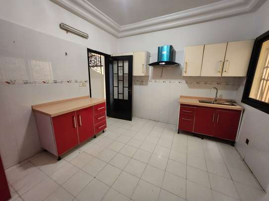 Duplex 4 chambres à louer à ngor image 2