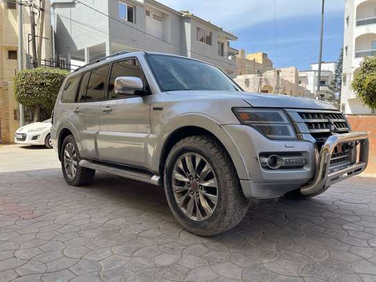 mitsubishi pajero image 3