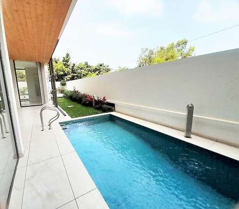 magnifique f5 avec jardin et piscine privée image 1