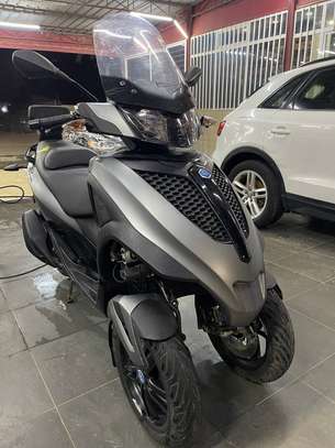 Piaggio mp3 yourban lt image 2