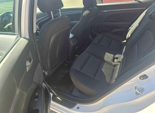 Hyundai élantra image 5