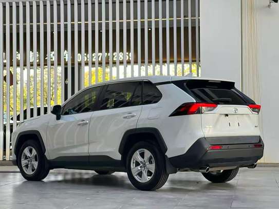 Toyota RAV4 2020 image 3