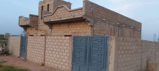 Villa neuve 300 m² en finition à vendre à Touba image 2