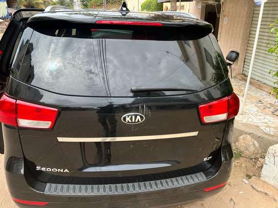 Kia Sedona image 11