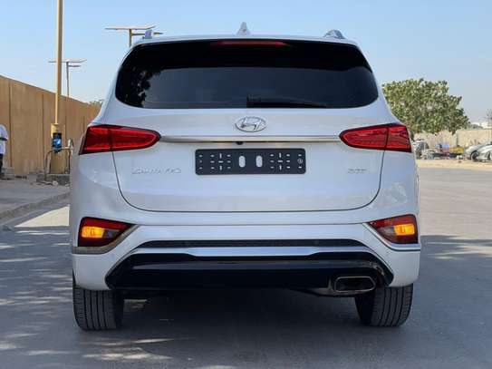 Hyundai  Santafee  2020 image 2