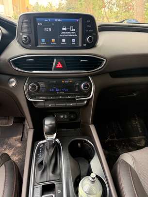 Hyundai Santafei image 8