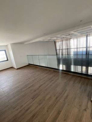 Duplex F6 de grand standing à louer à Sicap Foire image 9