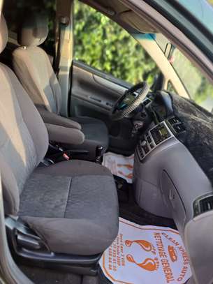 Toyota avensis verso 7 places image 3