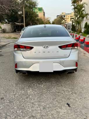 Location Hyundai Sonata Sport 2018 Full option image 3