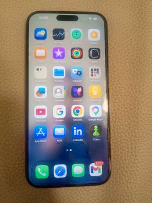 iPhone 16 Pro Max Gold 256 giga image 2