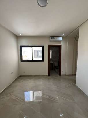 F4 de 160 m² neuf visible à Mermoz image 5