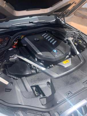 BMW 745e à Louer image 7