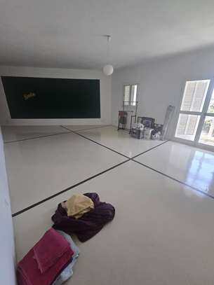 Belle villa à louer aux Almadies image 13