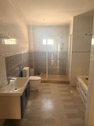 Appartement a louer (Cité keur Gorgui) image 8