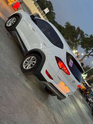 HYUNDAI TUCSON image 1