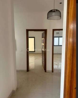 Bel appartement à louer au Mamelles cité mbakiyou faye image 1
