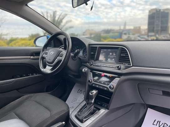 Hyundai Elantra 2017 venant full option image 4