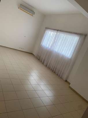 Bel appartement F2 à louer au plateau image 1