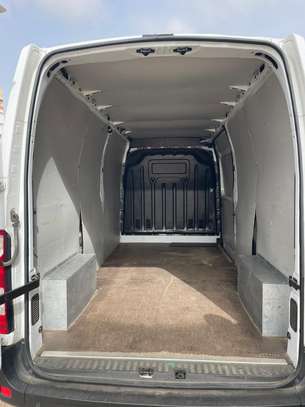 Renault Master fourgon utilitaire grand volume blanc image 10