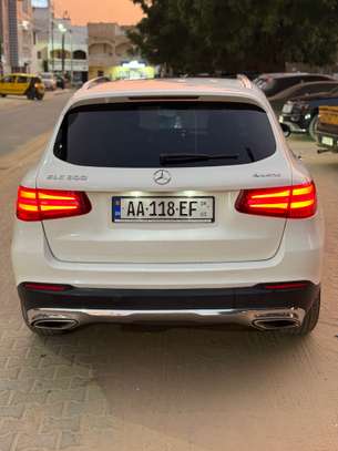 Mercedes glc 300 image 5