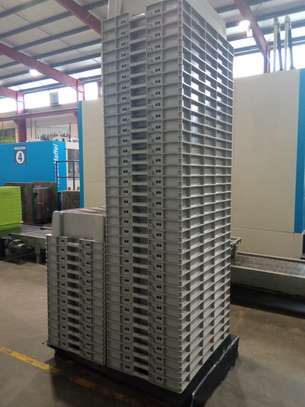Bacs empilables de 70 litres pour le stockage du poisson image 1