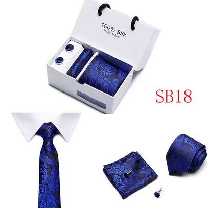 Coffret ensemble cravatte, boutton manchette et mouchoir image 4