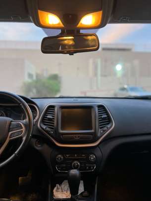 Jeep Cherokee image 14