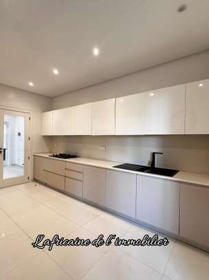 À louer – Appartement F4 meublé à Point E image 5