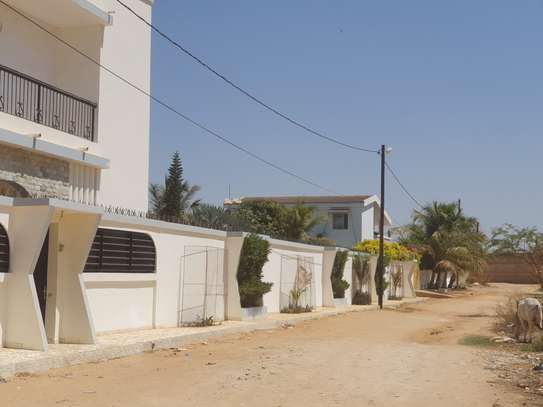 A vendre Terrain 1250m2 à Saly, 2000m de la plage image 2