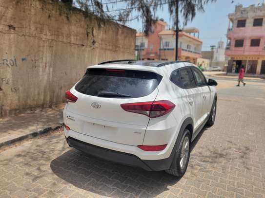 Hyundai tucson 2017 image 4