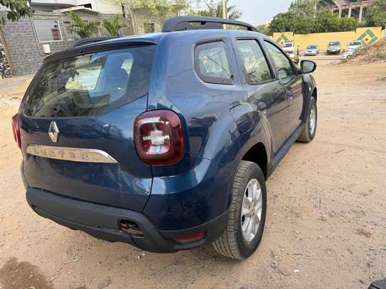 RENAULT DUSTER image 6