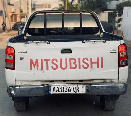 Mitsubishi l200 image 7