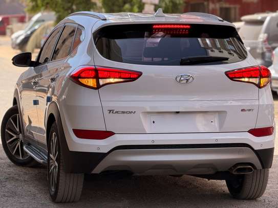 Hyundai tucson image 6