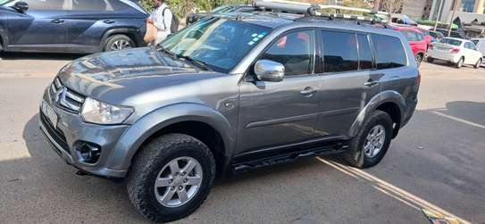 Mitsubshi pajero image 9