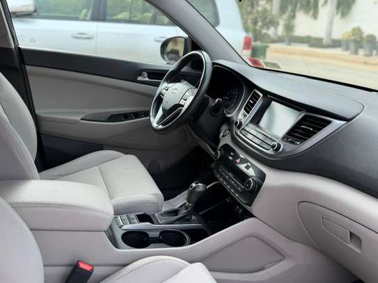 HYUNDAI TUCSON LIMITED 2018 image 8