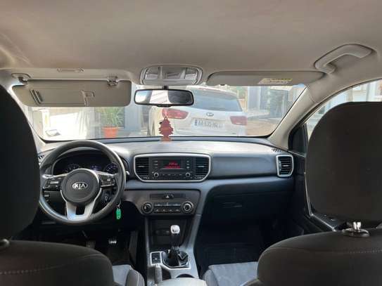 KIA SPORTAGE SUV image 4